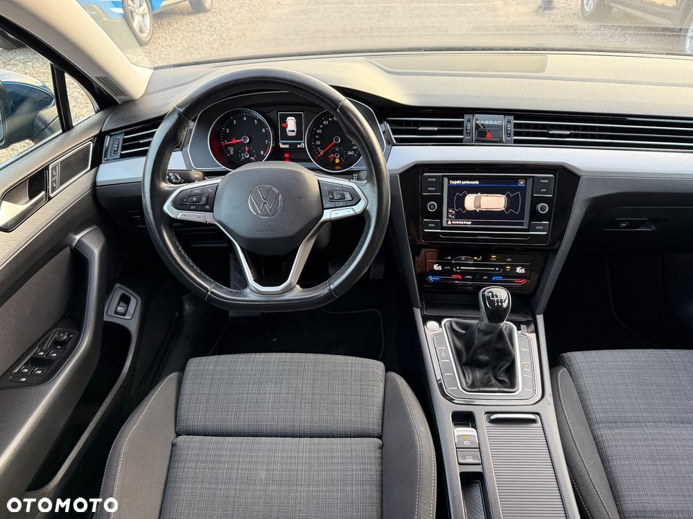 Volkswagen Passat 1.5 TSI EVO Business - 9