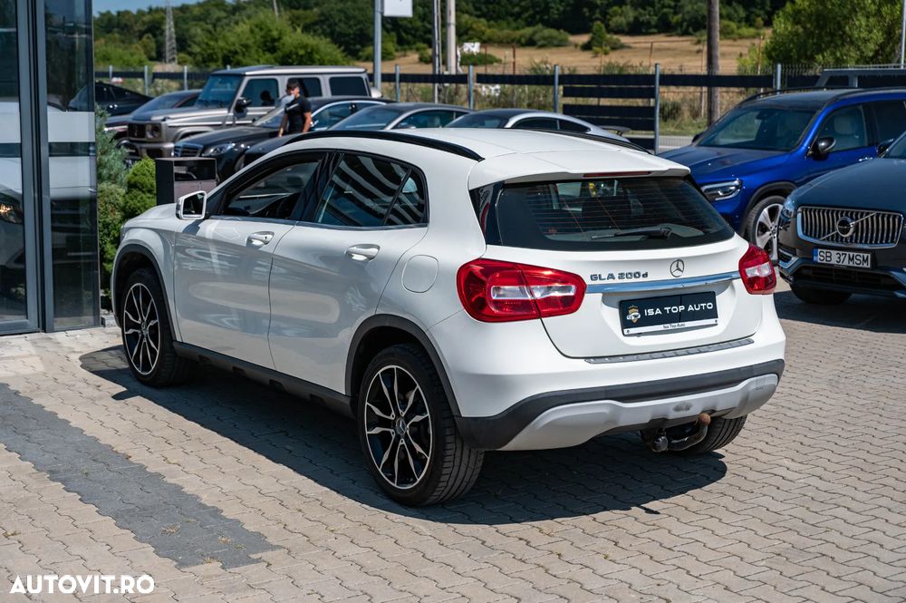 Mercedes-Benz GLA 200 d - 12