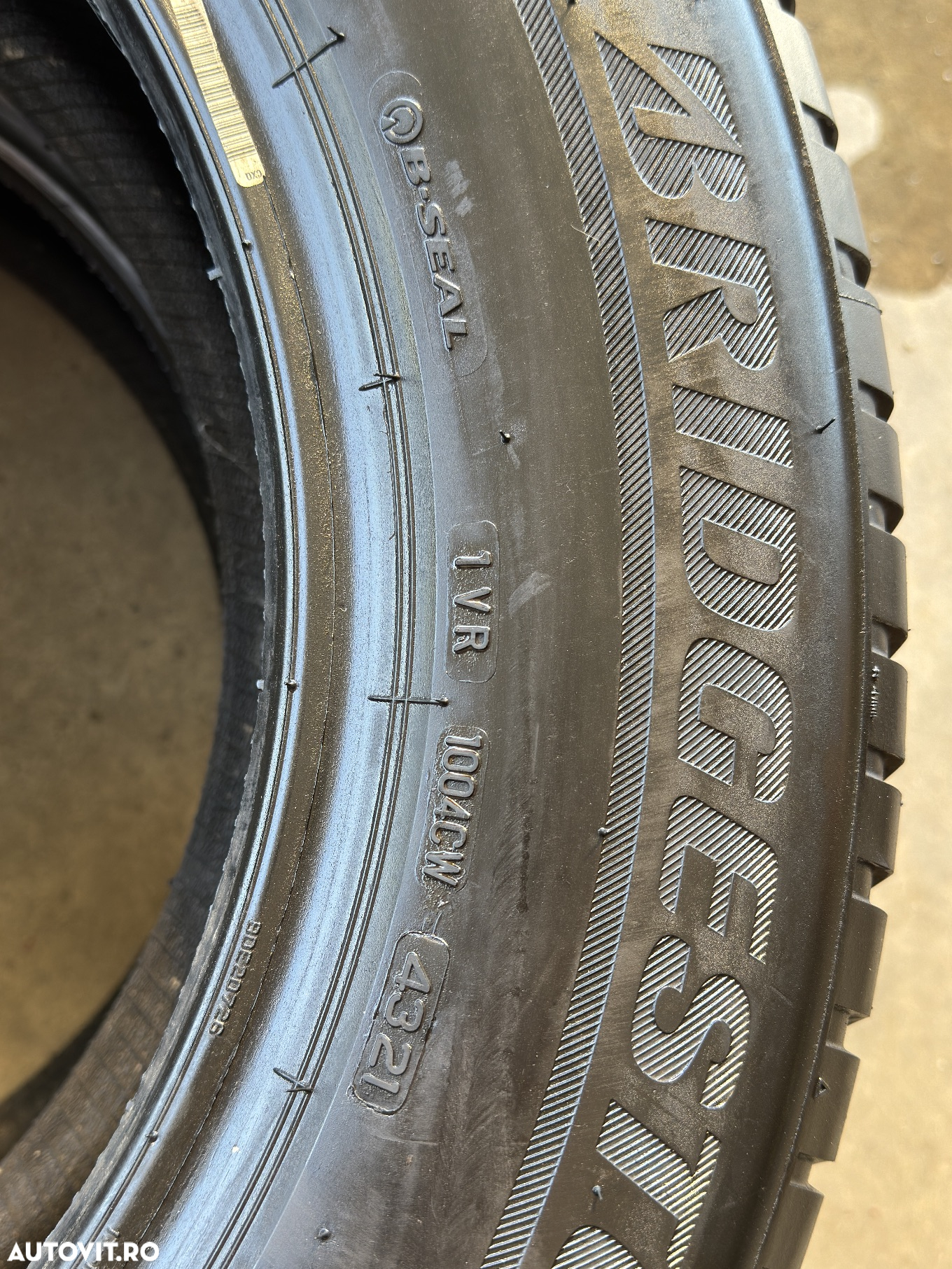 Vând 4 anvelope 215/65/17 bridgestone de iarnă ca noi - 6