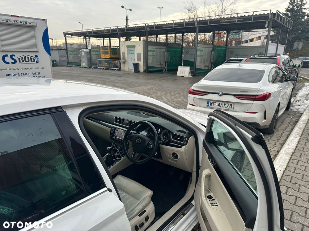 Skoda Superb 2.0 TDI L&K - 32