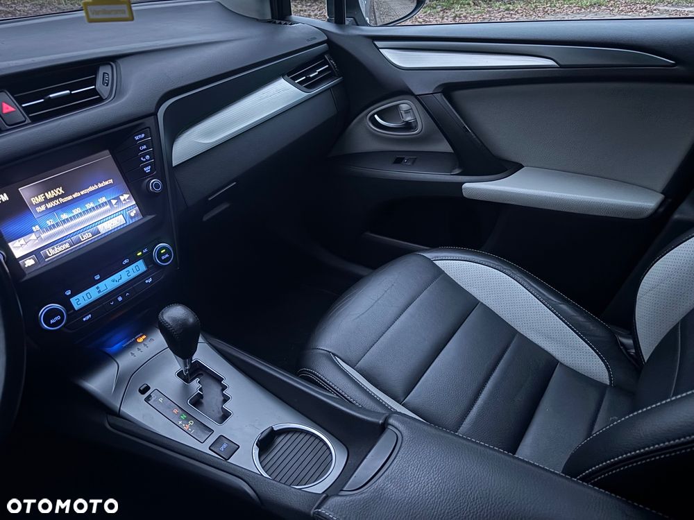 Toyota Avensis Touring Sports 1.8 Multidrive S Comfort - 28