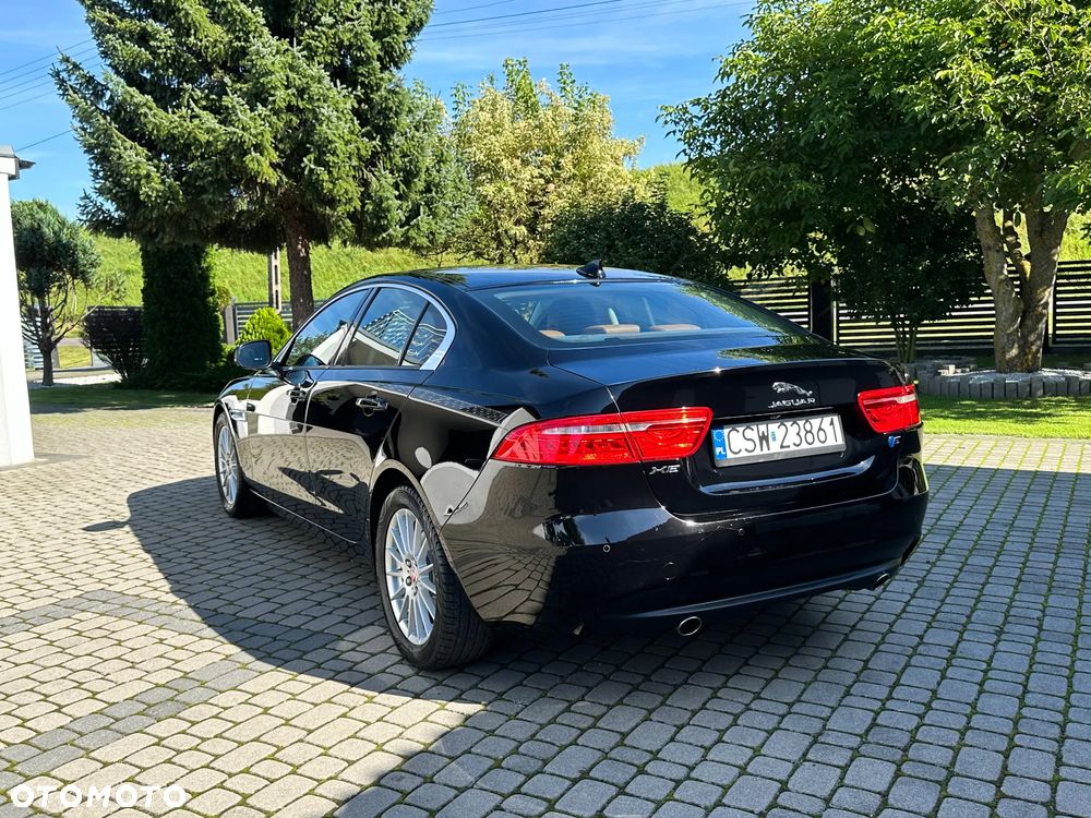 Jaguar XE 2.0 D R-Sport - 13