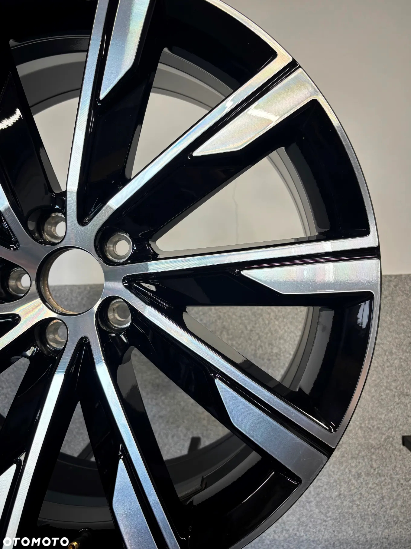 1 FELGA ALU. VOLVO V60,S60 R-GESIGN 20'' 8J ET45 - 6