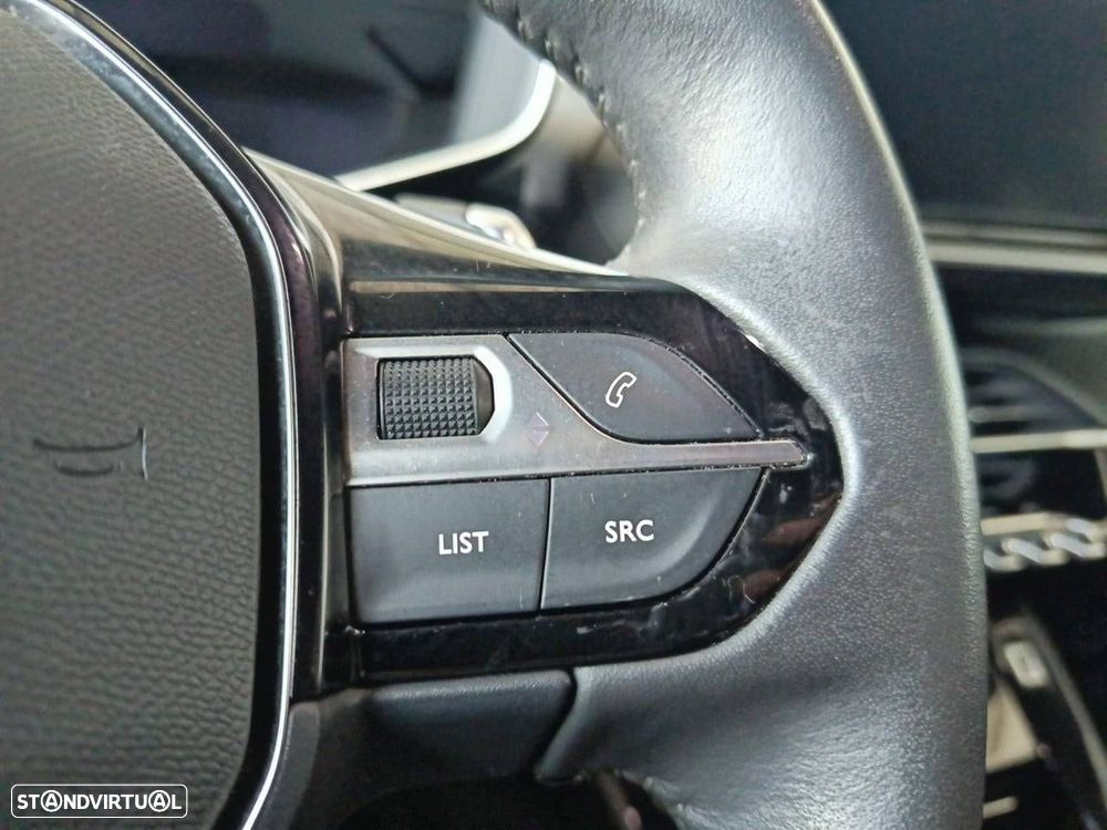 Peugeot 2008 1.5 BlueHDi Allure Pack EAT8 - 17