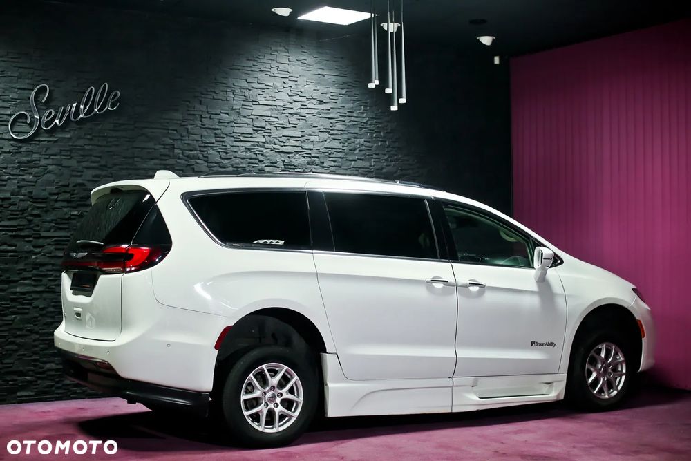 Chrysler Pacifica - 8