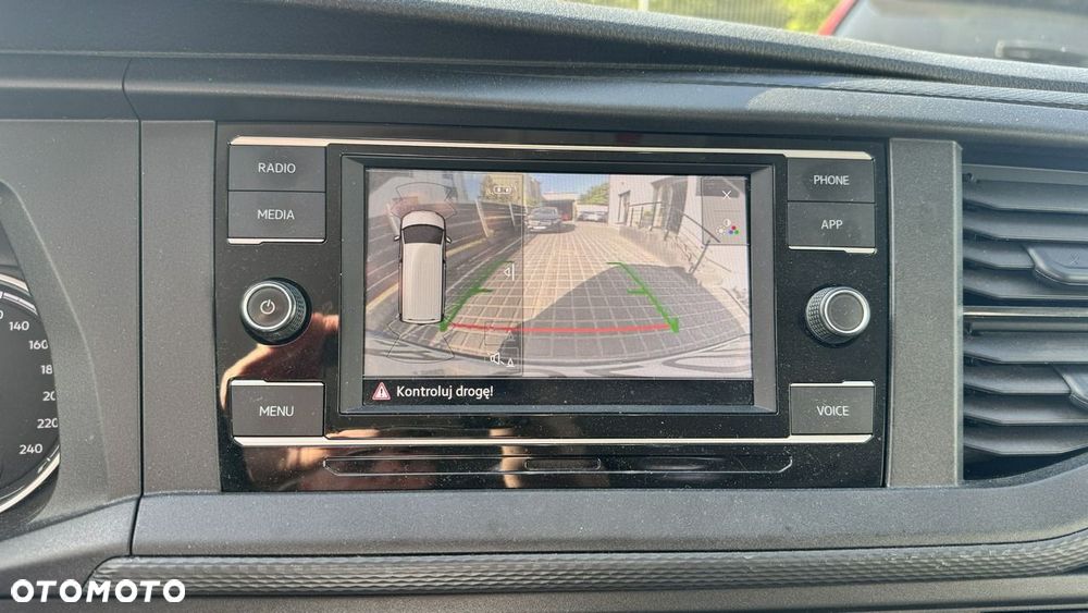 Volkswagen Caravelle - 9