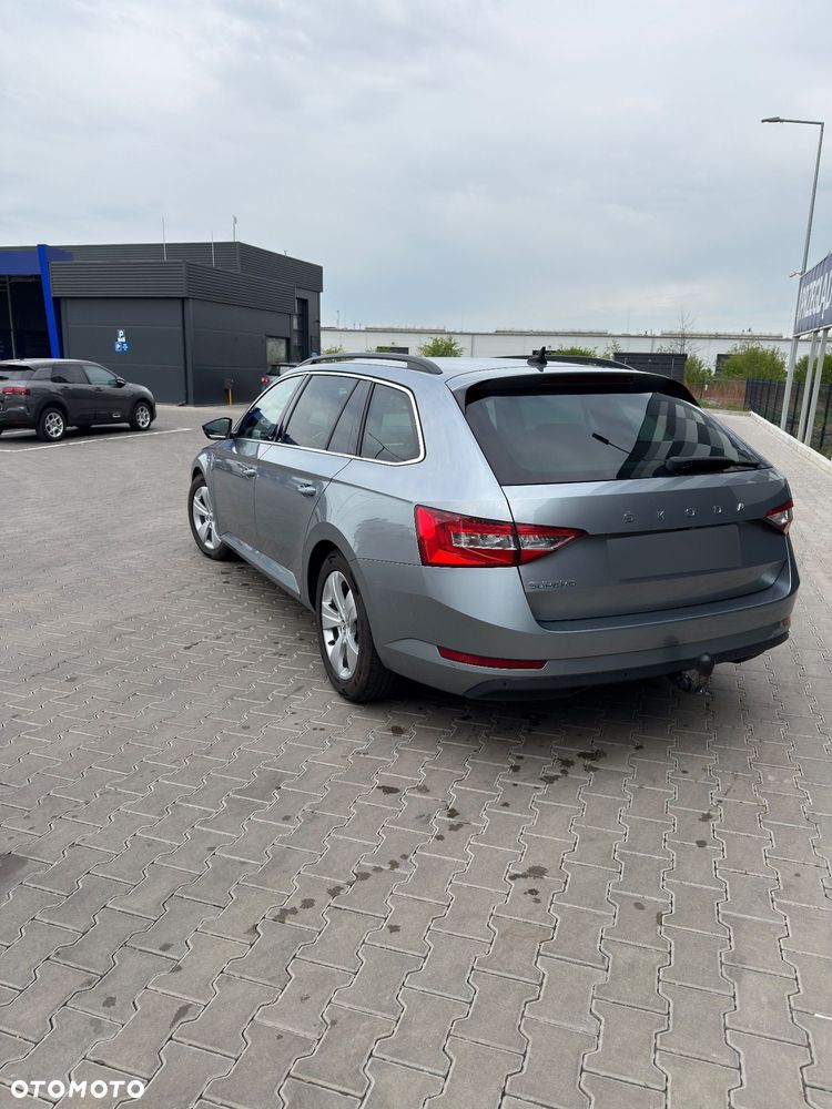 Skoda Superb 2.0 TDI DSG Ambition - 5