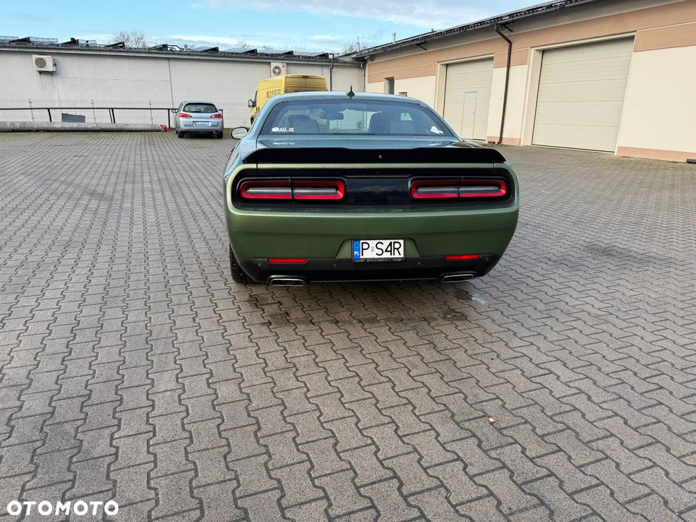 Dodge Challenger - 5