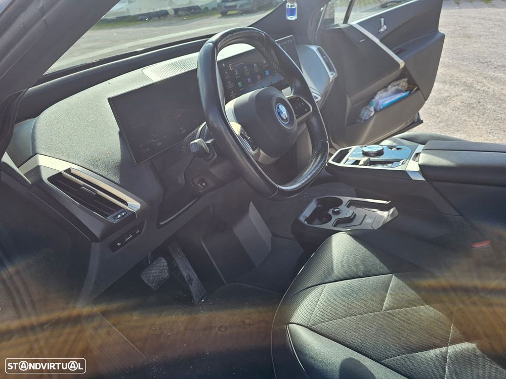 BMW iX xDrive40 - 8