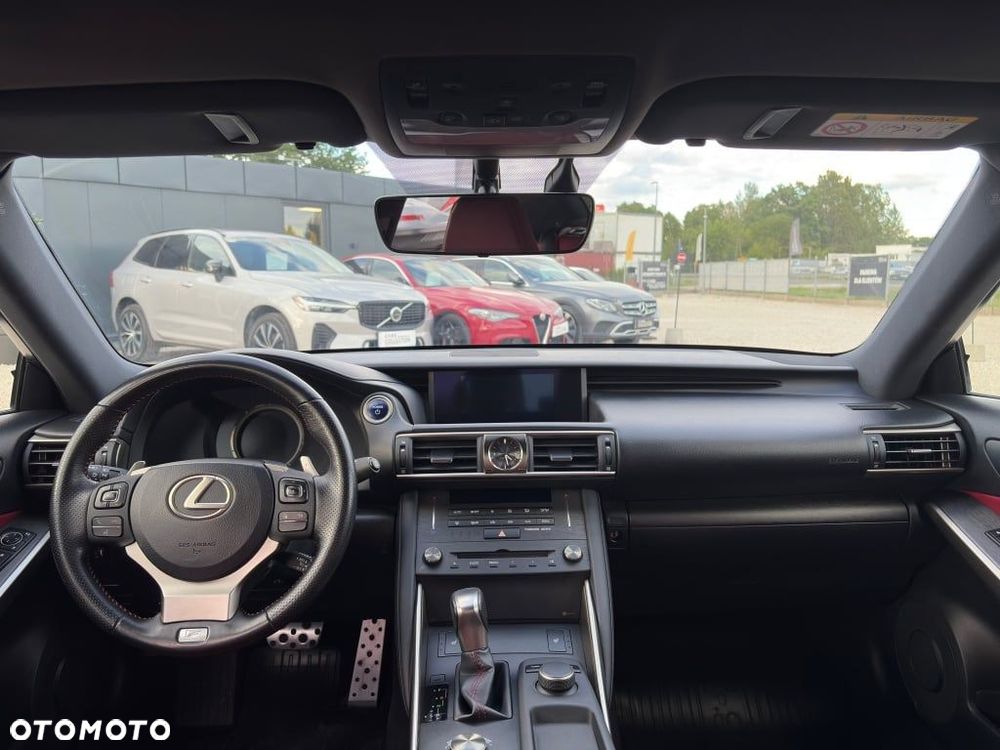 Lexus IS - 13