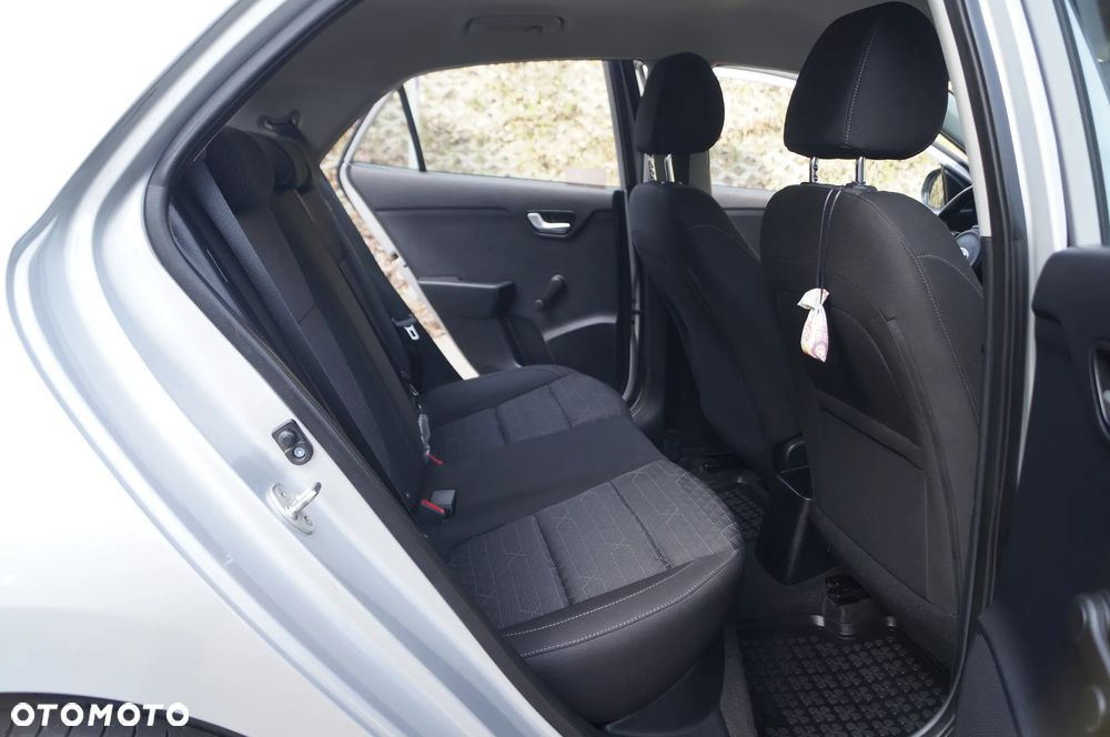 Kia Rio 1.2 L - 24