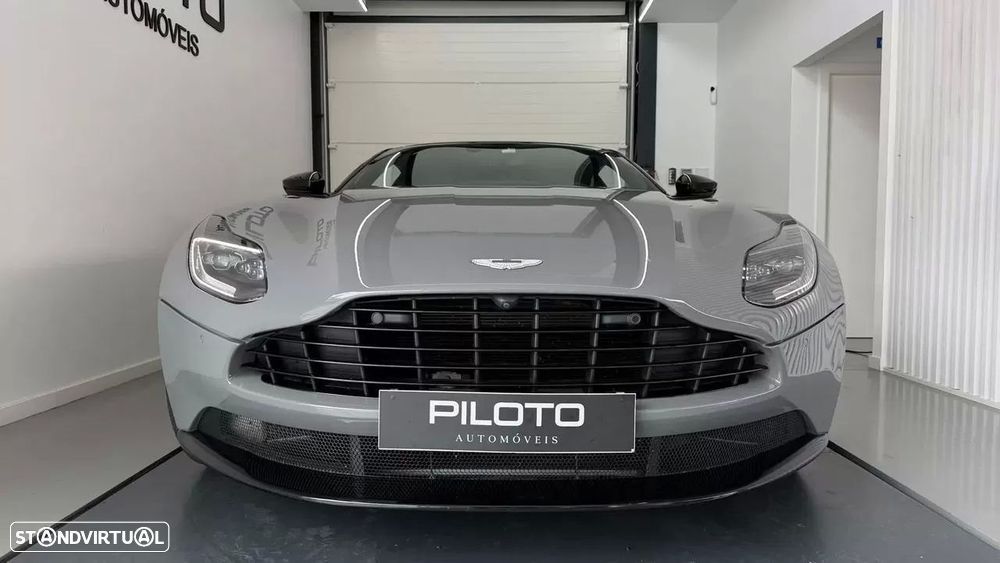 Aston Martin DB11 Coupé V8 Auto — photo 3