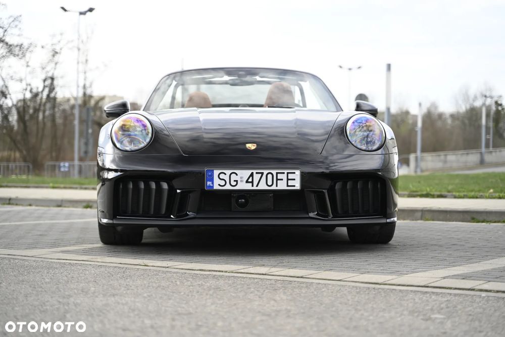 Porsche 911 Carrera 4 GTS - 14