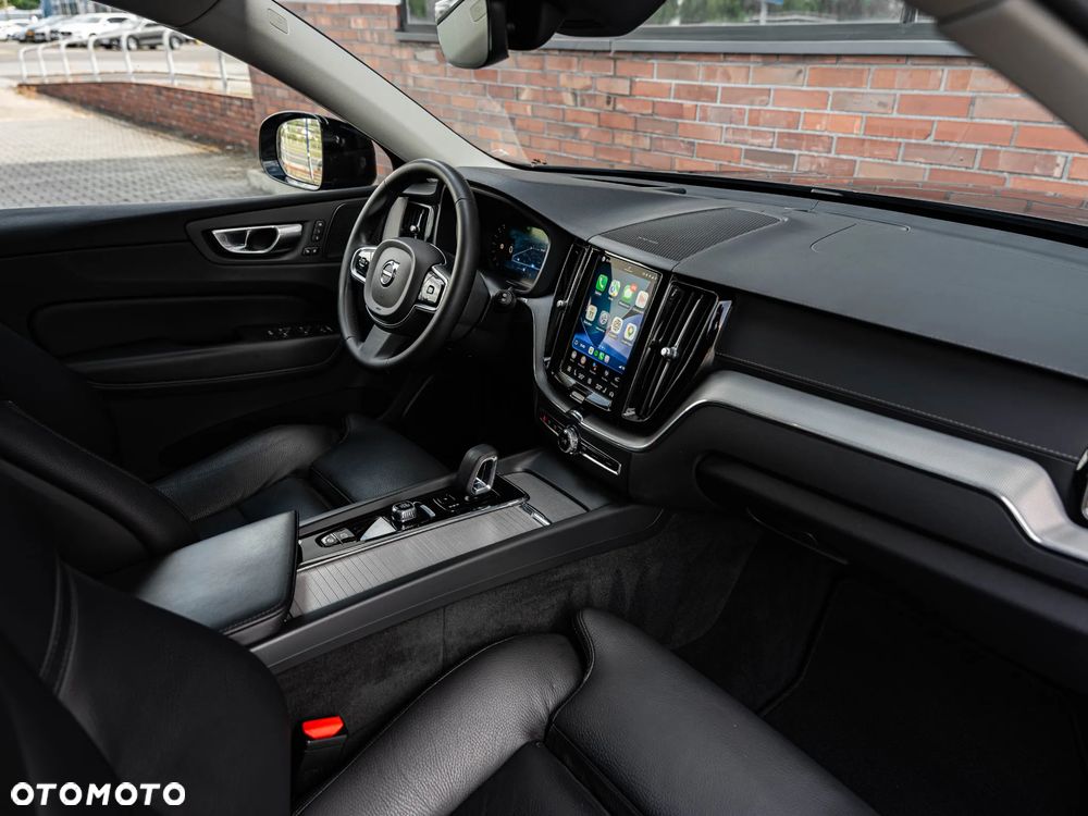 Volvo XC 60 T6 Plug-In Hybrid AWD R-Design - 24