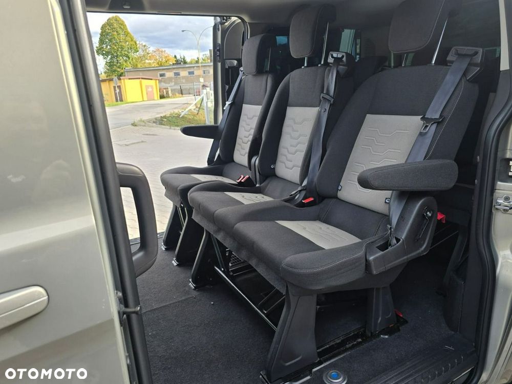 Ford Tourneo Custom - 30