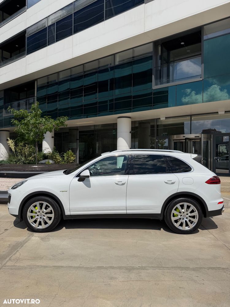Porsche Cayenne - 4