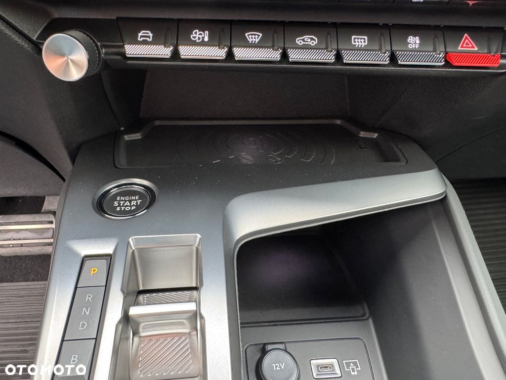 Peugeot 408 1.6 Plug-In Hybrid 225 Business e-DCS7 - 28