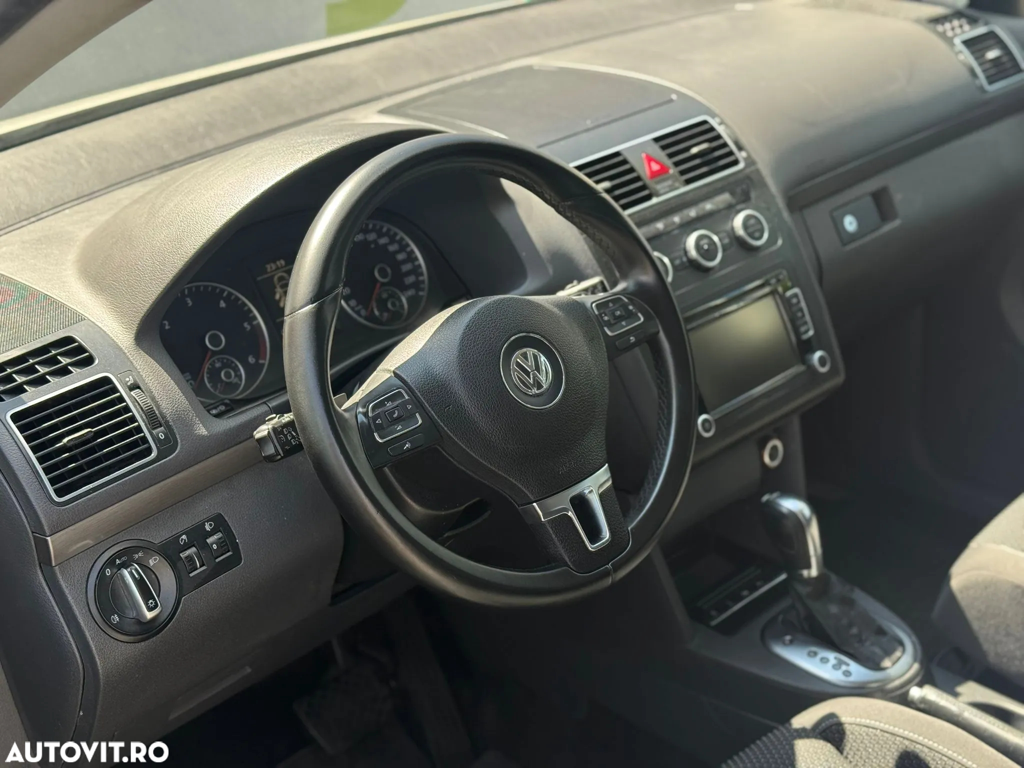 Volkswagen Touran 2.0 TDI DSG Comfortline - 30