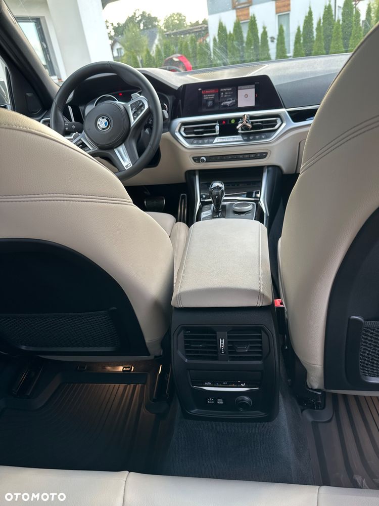 BMW Seria 3 320d M Sport - 12