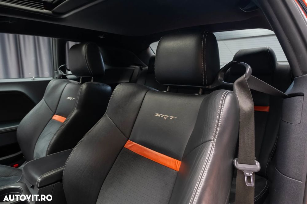 Dodge Challenger - 31