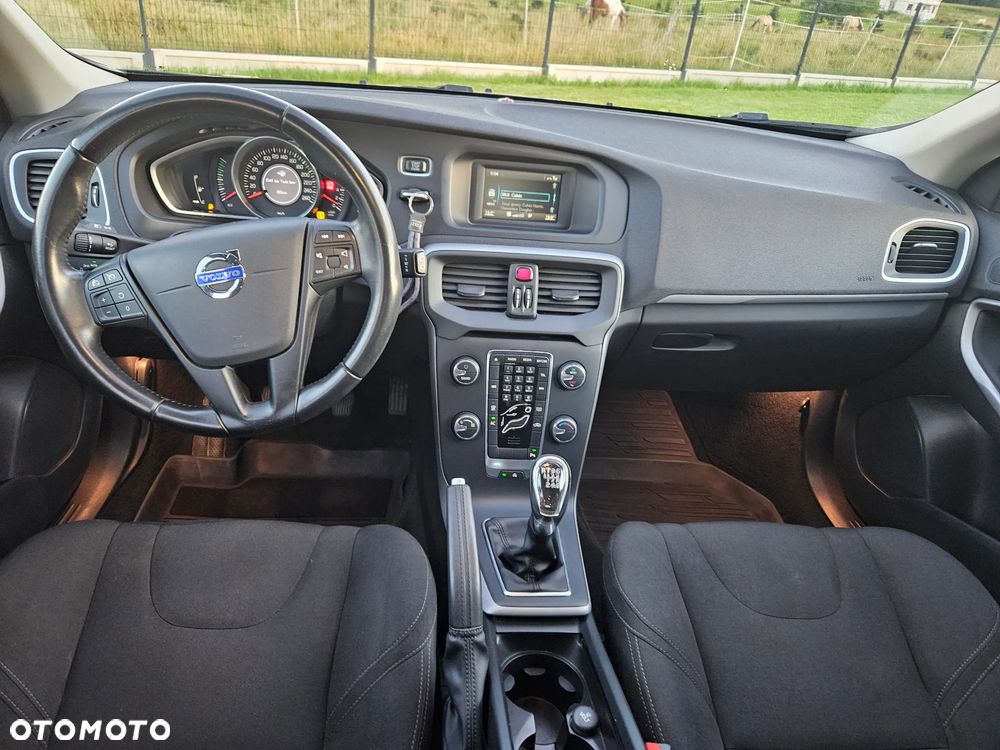 Volvo V40 T2 - 11