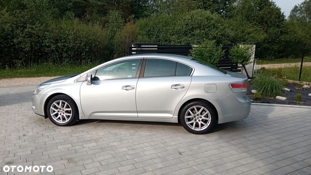 Toyota Avensis 1.8 Sol - 12