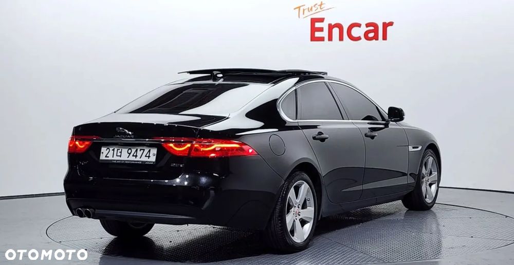 Jaguar XF 20d Prestige - 4