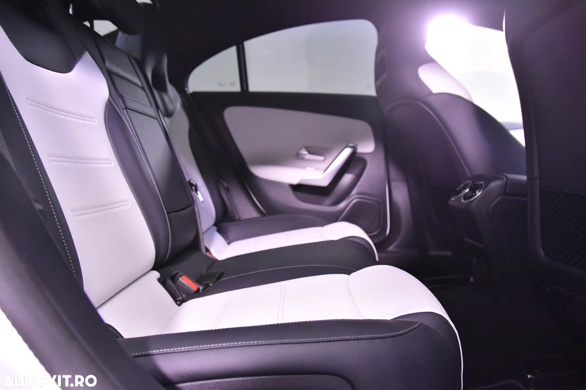 Mercedes-Benz CLA 250 4Matic 7G-DCT AMG Line - 12