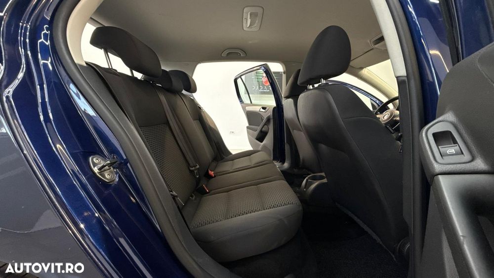 Volkswagen Golf 1.6 TDI DPF BlueMotion - 9