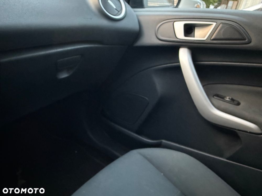 Ford Fiesta - 15