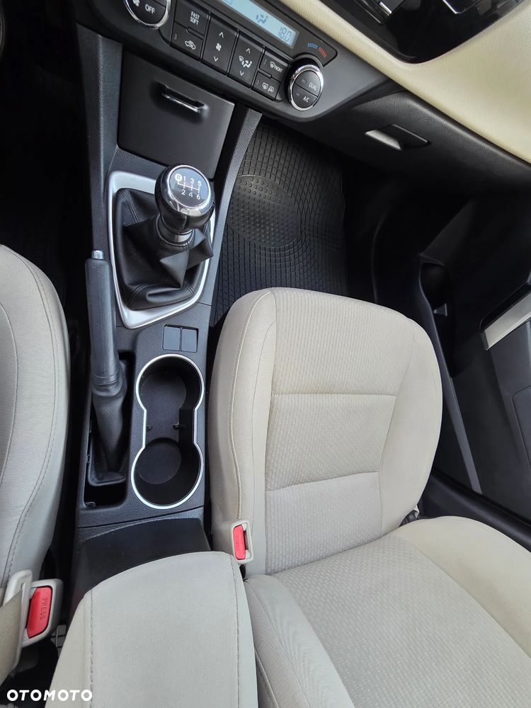 Toyota Corolla 1.6 Premium + - 22