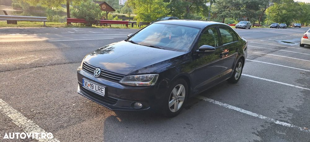 Volkswagen Jetta - 1