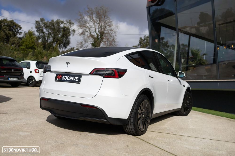 Tesla Model Y Standard RWD - 5
