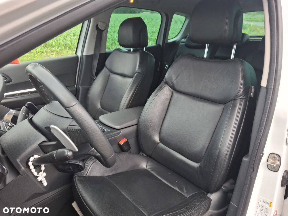 Peugeot 3008 2.0 HDi HYbrid4 - 11