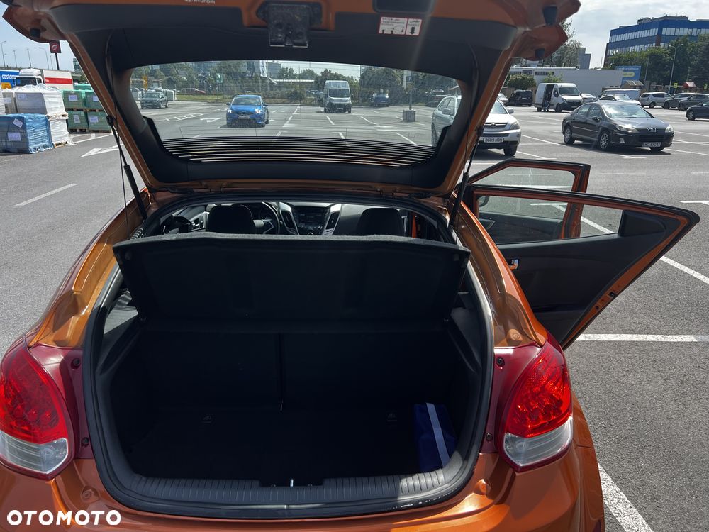 Hyundai Veloster 1.6 GDI Comfort - 25