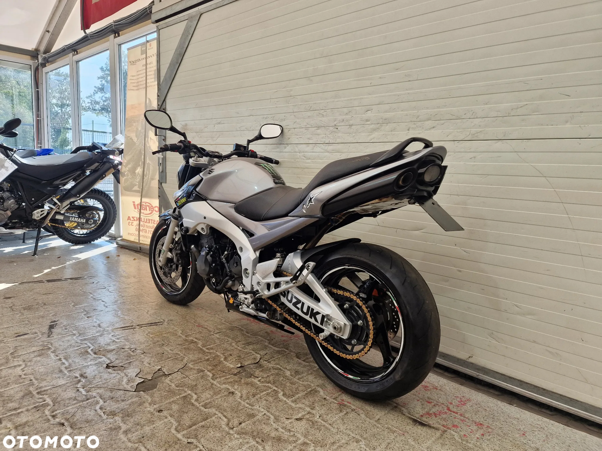 Suzuki GSR - 6