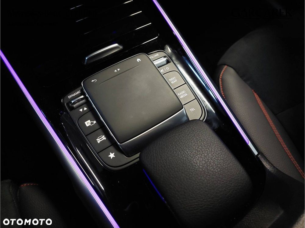 Mercedes-Benz GLB 200 4-Matic AMG Line 8G-DCT - 29