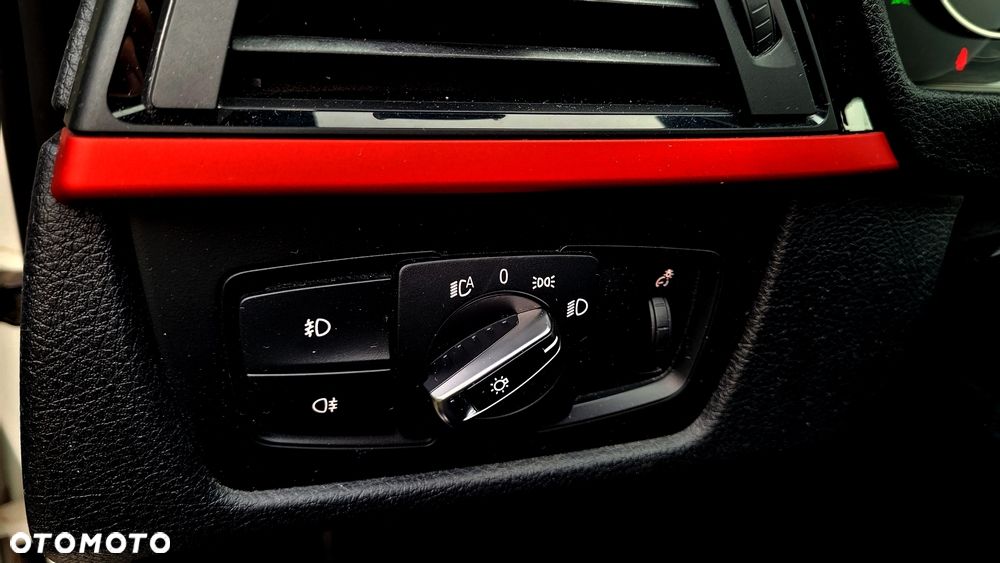 BMW Seria 3 320d Sport Line - 28