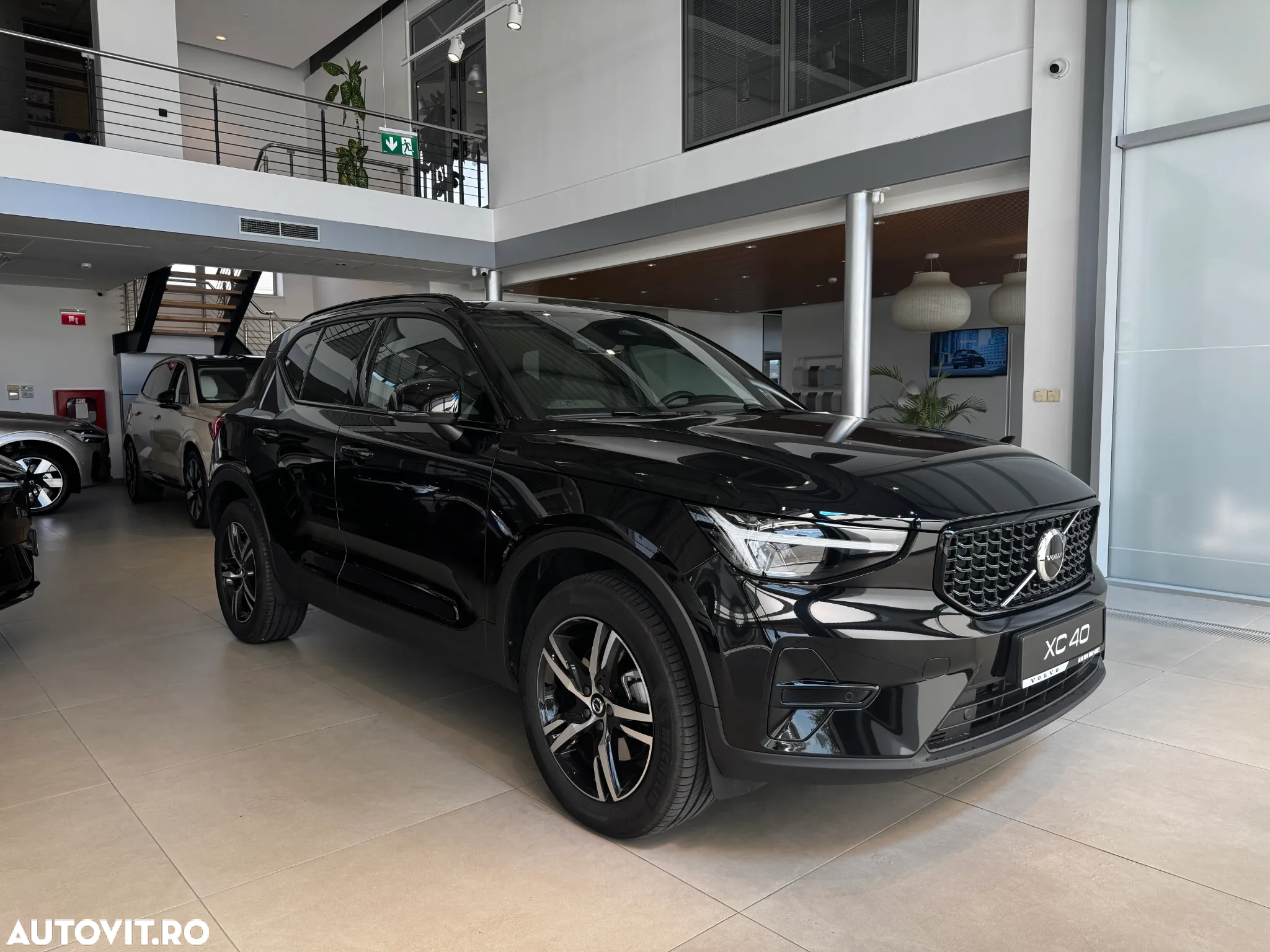 Volvo XC 40 B3 AT FWD MHEV Plus Dark - 4