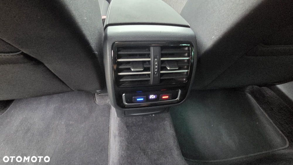 Volkswagen Passat - 11
