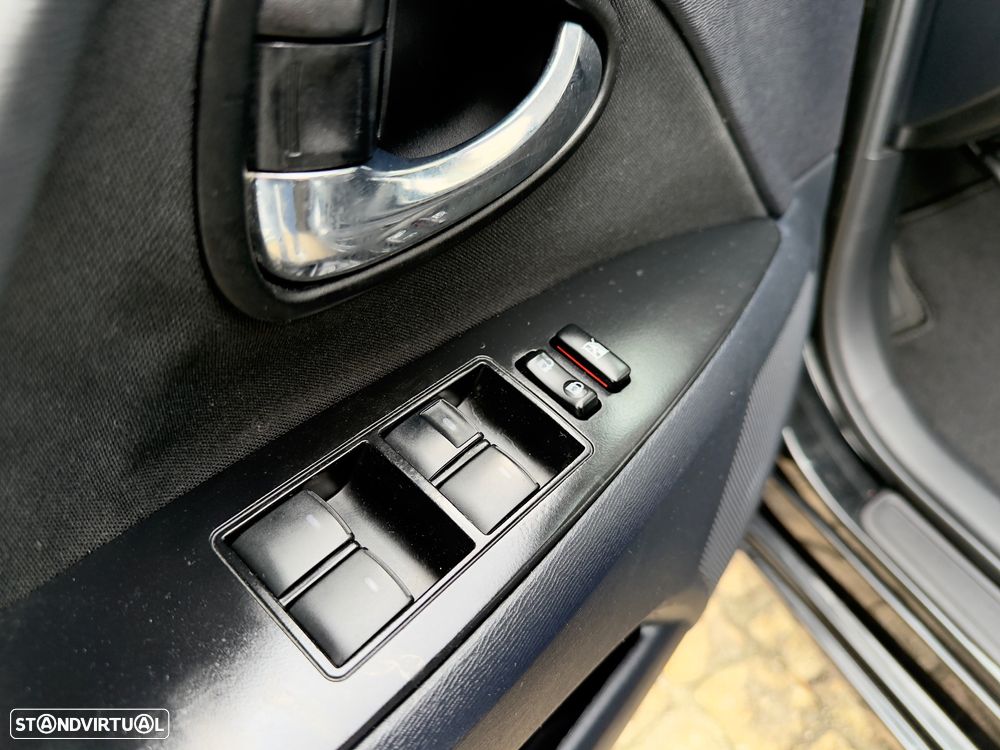 Toyota Avensis SW 2.0 D-4D Exclusive +Navi - 40