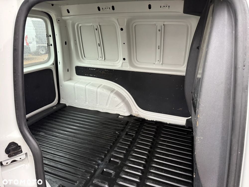 Volkswagen Caddy - 13