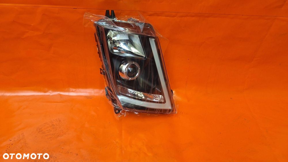 VOLVO FH4 REFLEKTOR LAMPA PRAWA XENON CZARNY -NOWA! - 1