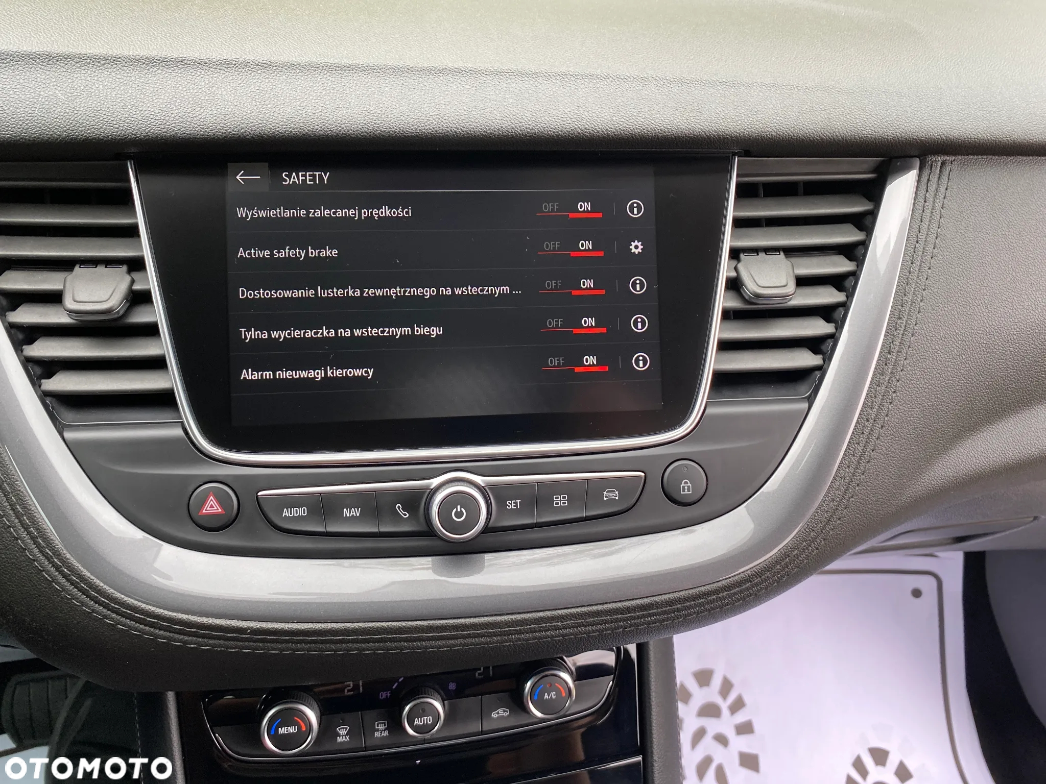 Opel Grandland X 1.2 Start/Stop Automatik Business Edition - 23