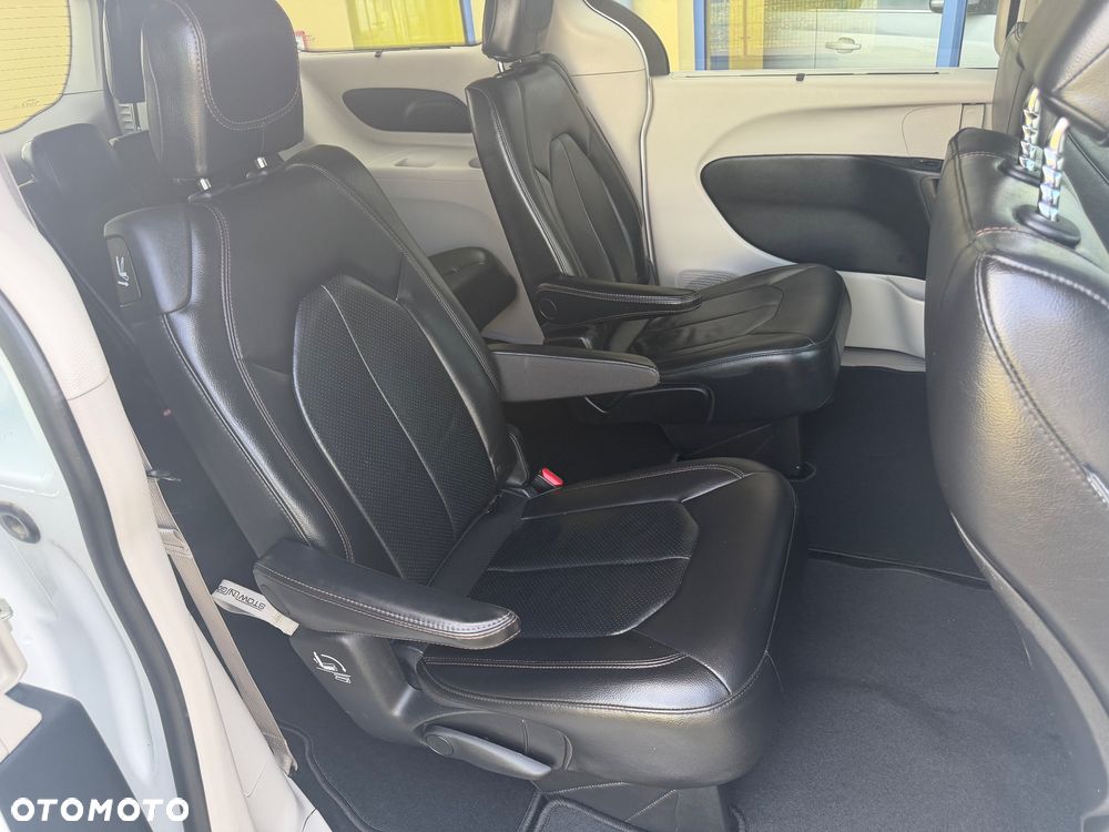 Chrysler Pacifica - 28