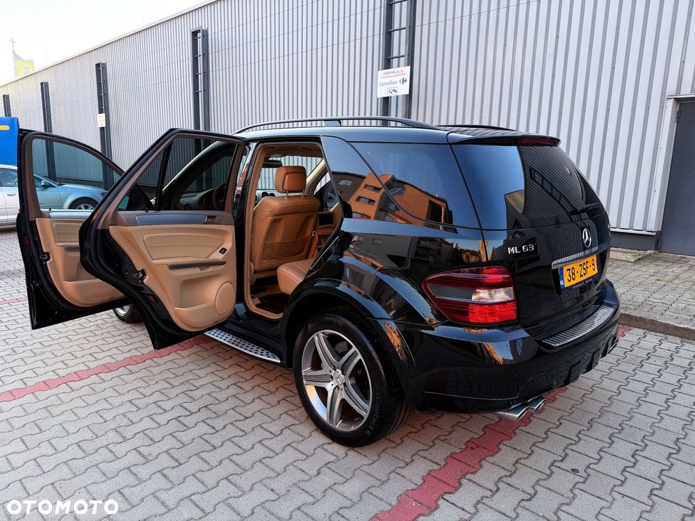 Mercedes-Benz ML 63 AMG 4Matic 7G-TRONIC - 25