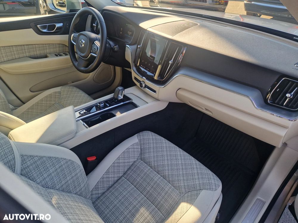 Volvo XC 60 B4 MHEV AT AWD Core - 10