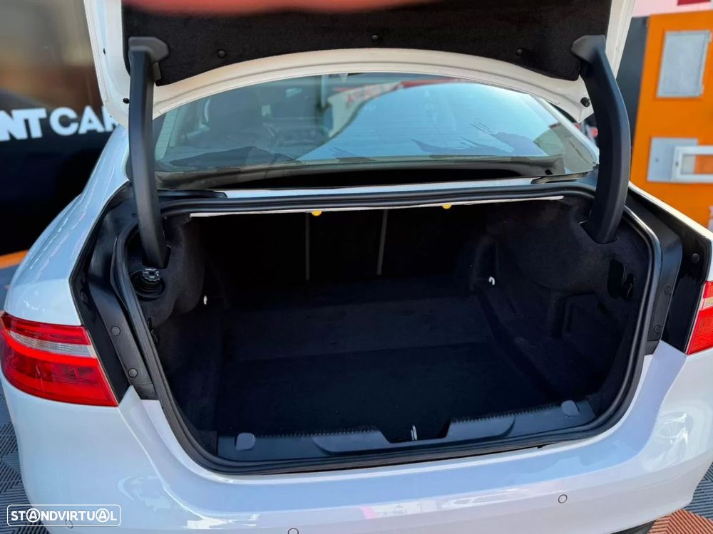 Jaguar XE 2.0 D Prestige Aut. - 19