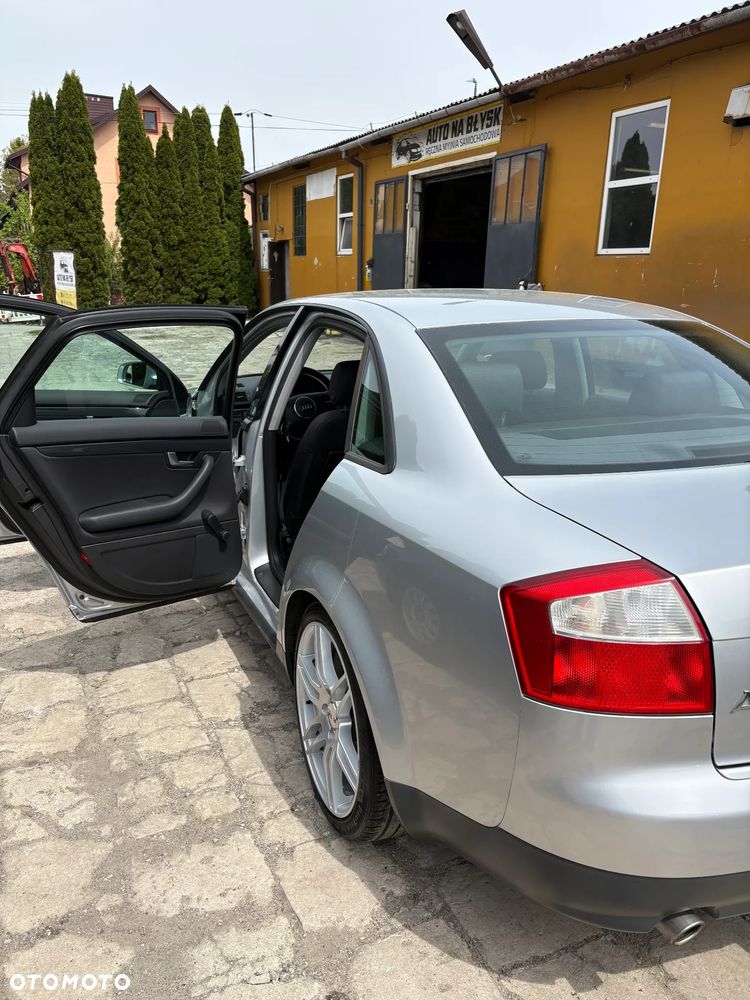 Audi A4 Limousine - 4