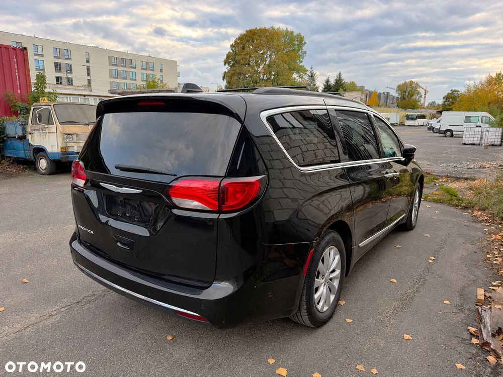 Chrysler Pacifica 2017 photo 4